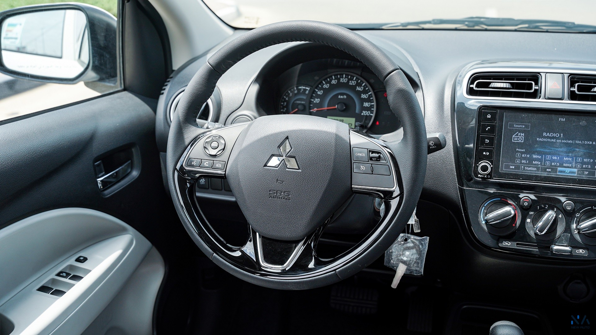 Mitsubishi Attrage High Line – GLX (G16) Solid White – Grey 2025