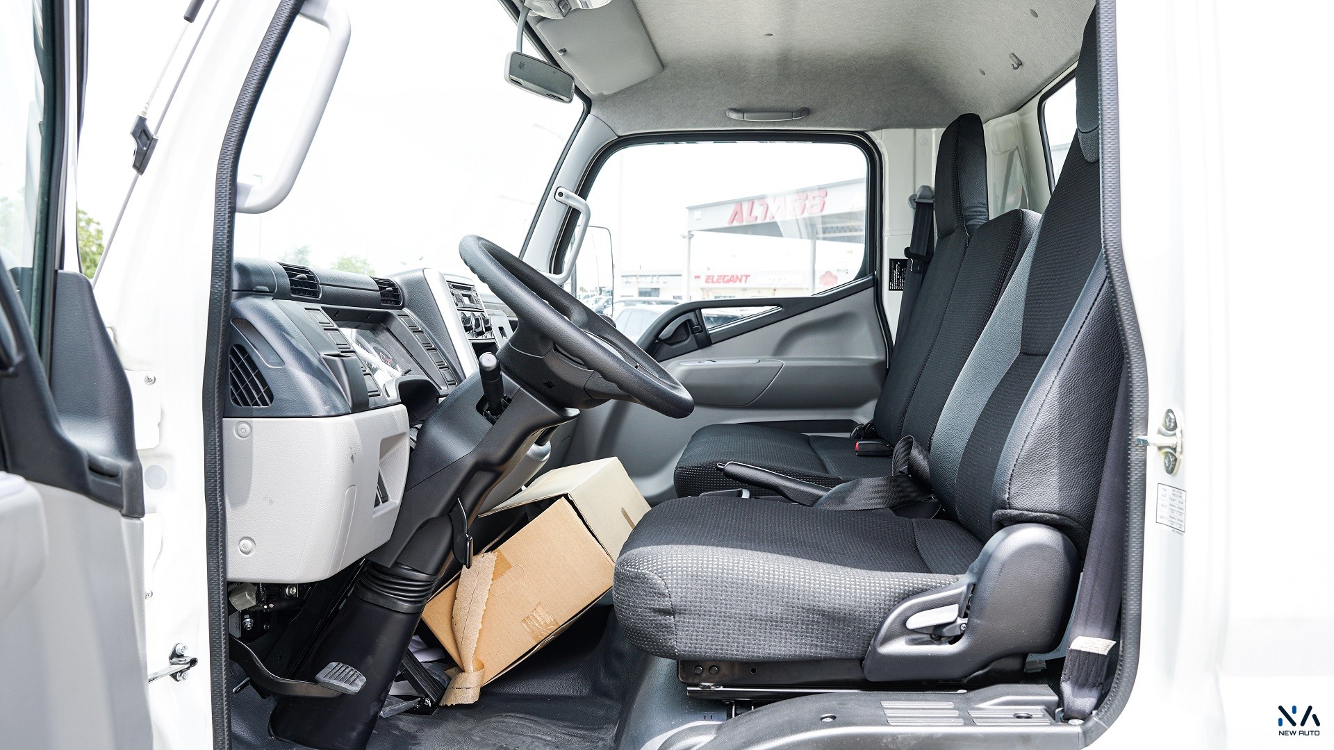 Mitsubishi Fuso Canter (N-Z93-4.2-D-26) White – Black 2026