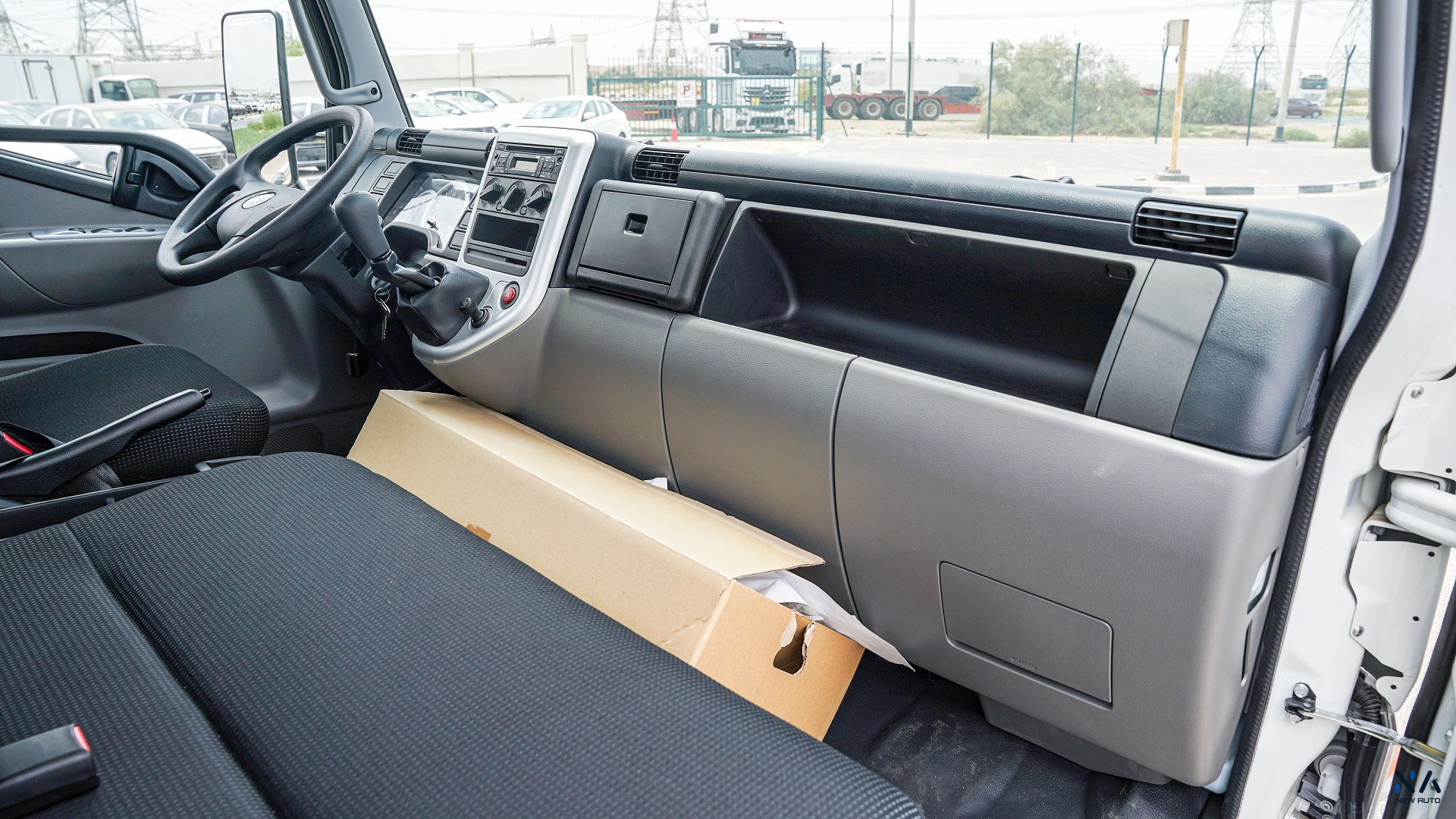 Mitsubishi Fuso Canter (N-Z93-4.2-D-26) White – Black 2026