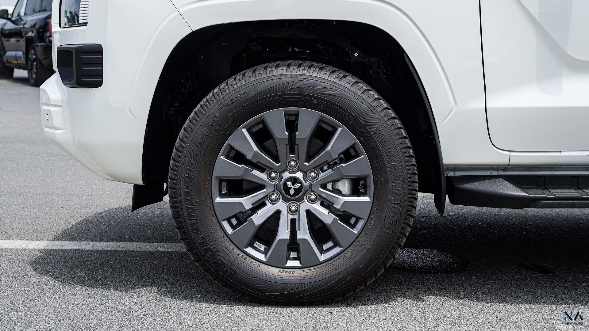 Mitsubishi L200 GLX (C87) Solid White – Black 2026
