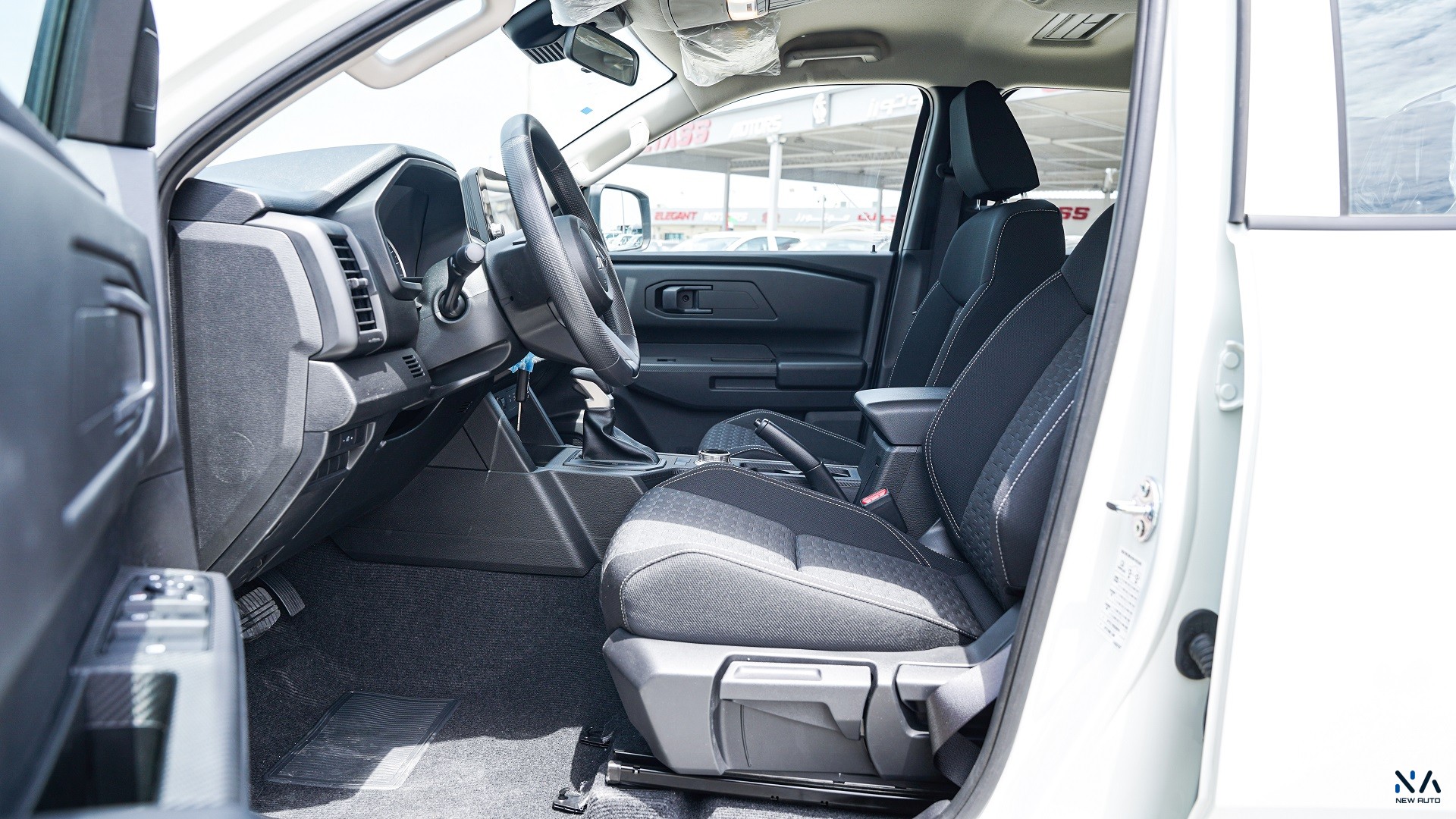 Mitsubishi L200 GLX (C87) Solid White – Black 2026