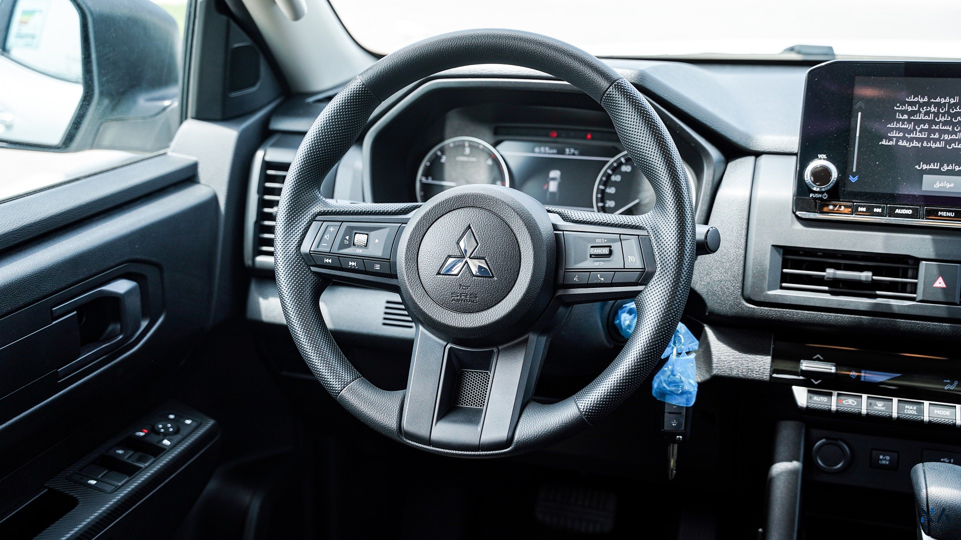Mitsubishi L200 GLX (C87) Solid White – Black 2026