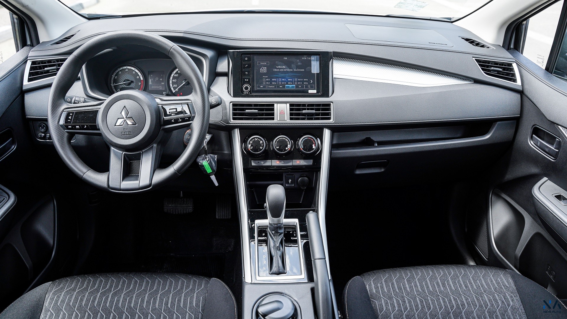 Mitsubishi  Mid-Line  Xpander (XP-ML) Silver – Black 2026