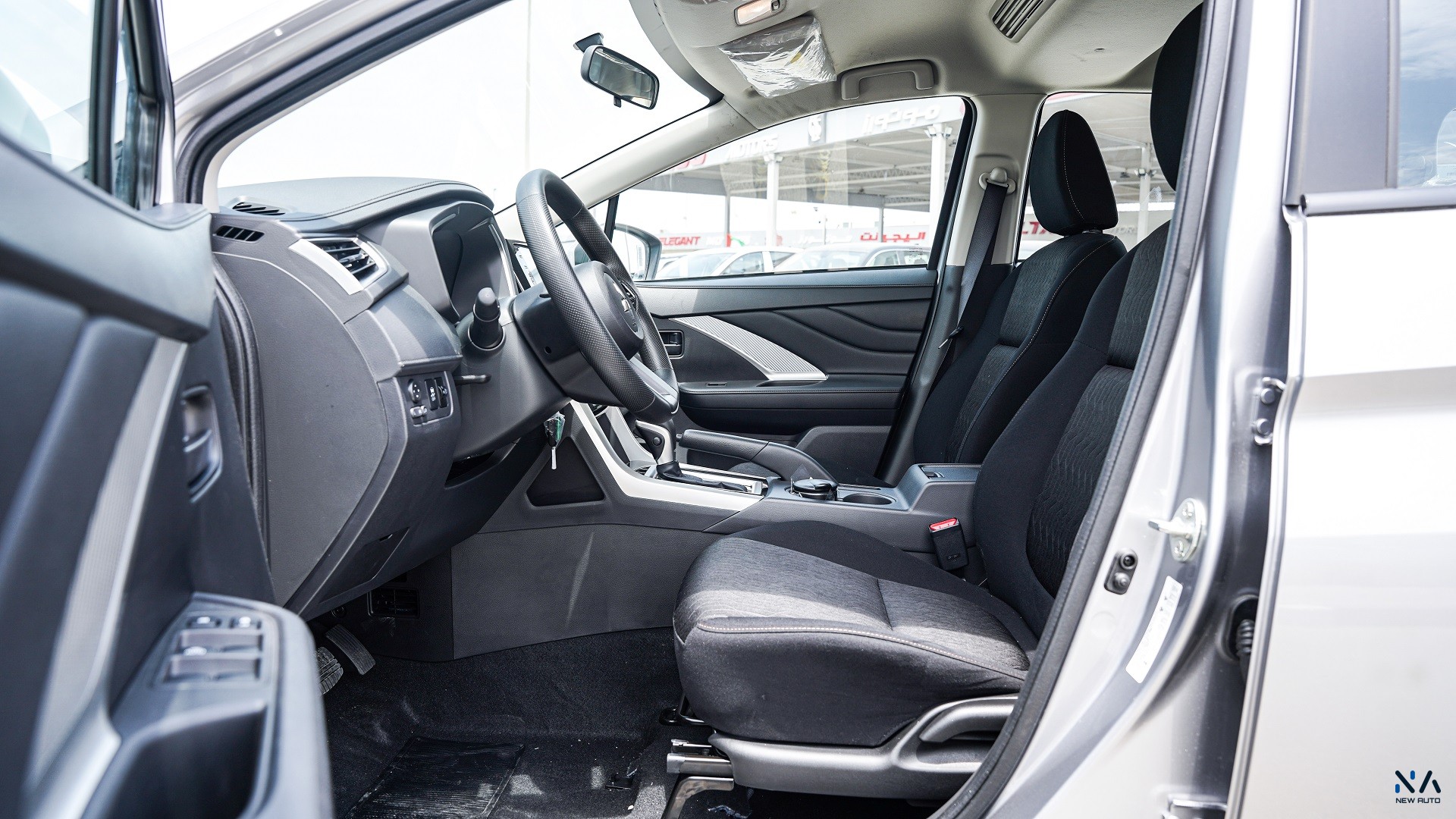 Mitsubishi  Mid-Line  Xpander (XP-ML) Silver – Black 2026
