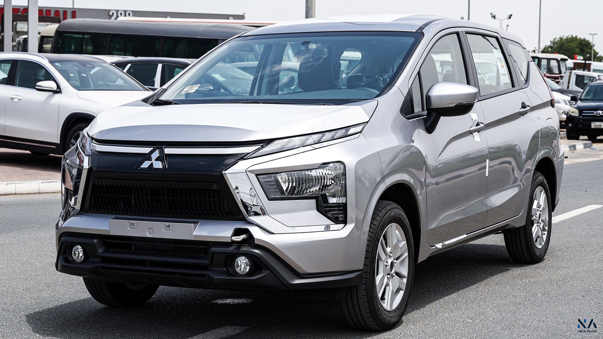 Mitsubishi  Mid-Line  Xpander (XP-ML) Silver – Black 2026