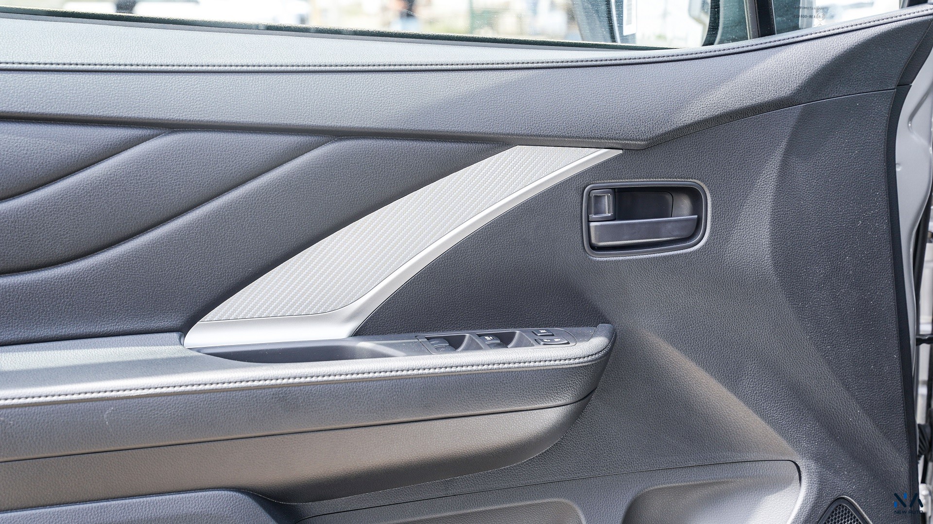 Mitsubishi  Mid-Line  Xpander (XP-ML) Silver – Black 2026