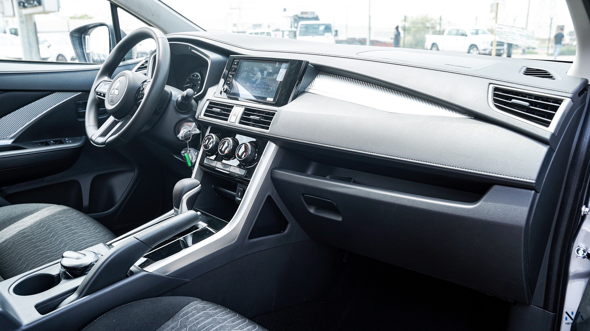Mitsubishi  Mid-Line  Xpander (XP-ML) Silver – Black 2026