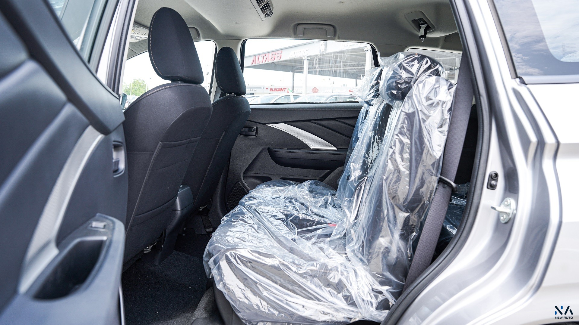 Mitsubishi  Mid-Line  Xpander (XP-ML) Silver – Black 2026