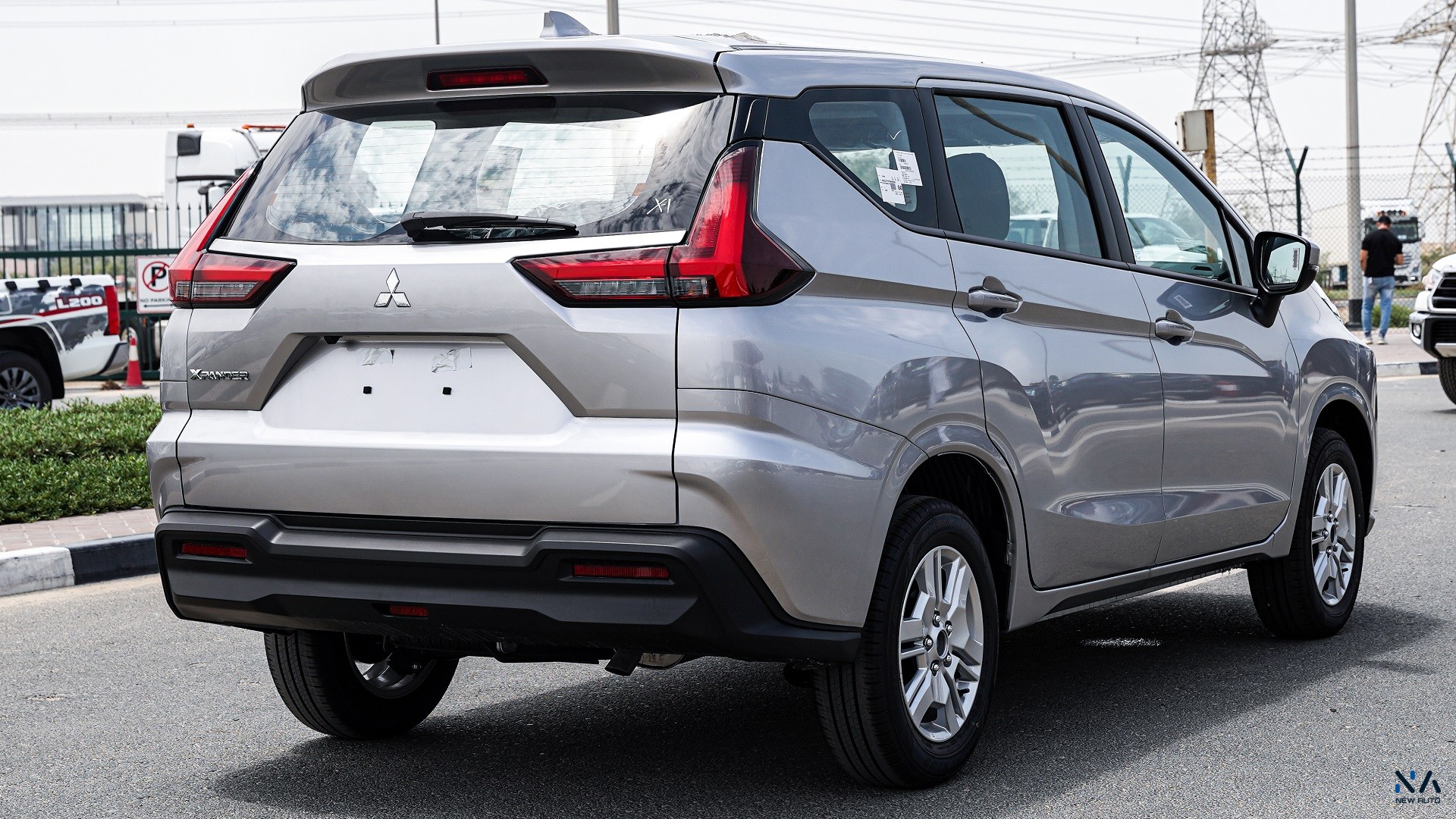 Mitsubishi  Mid-Line  Xpander (XP-ML) Silver – Black 2026