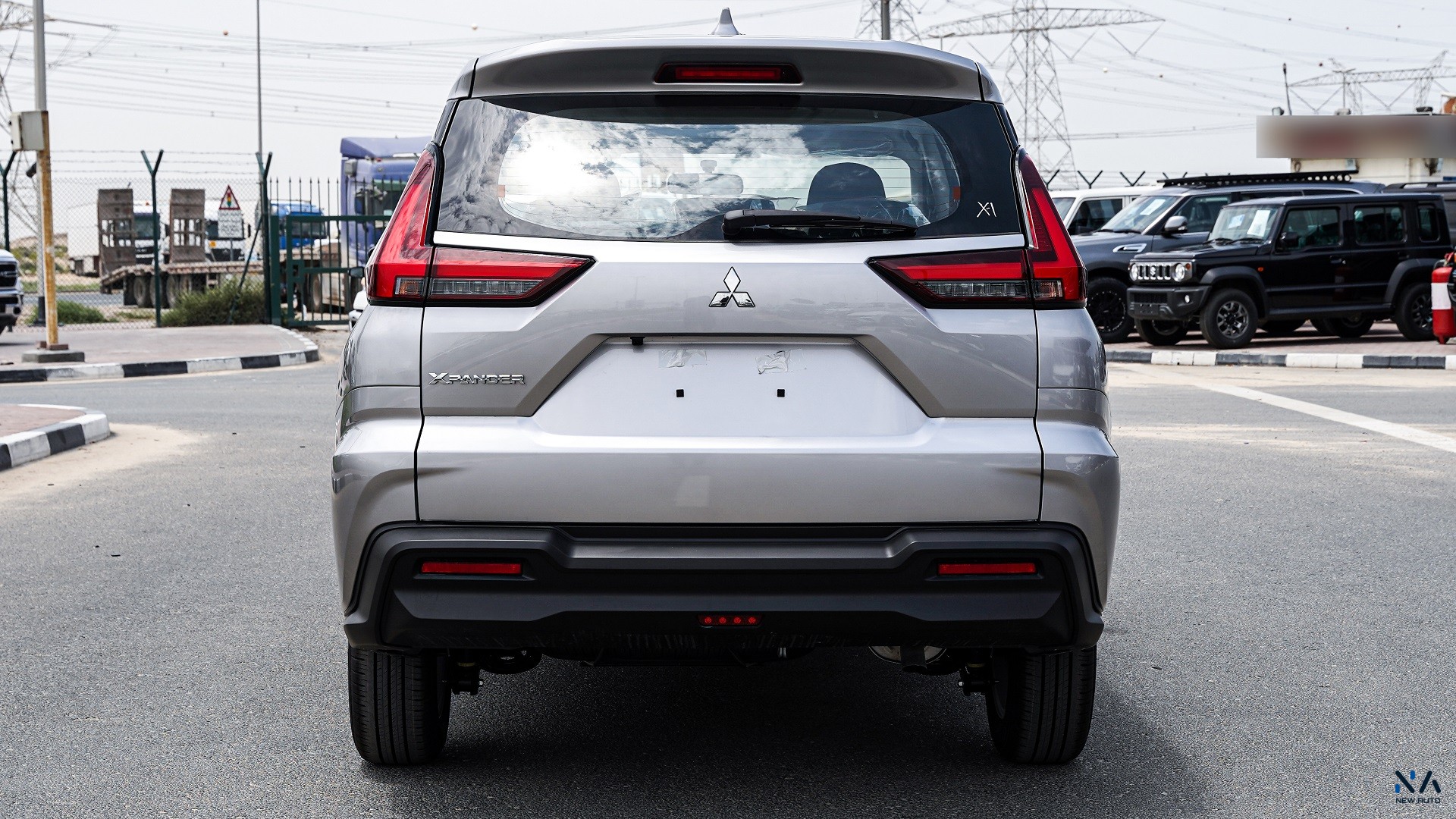 Mitsubishi  Mid-Line  Xpander (XP-ML) Silver – Black 2026