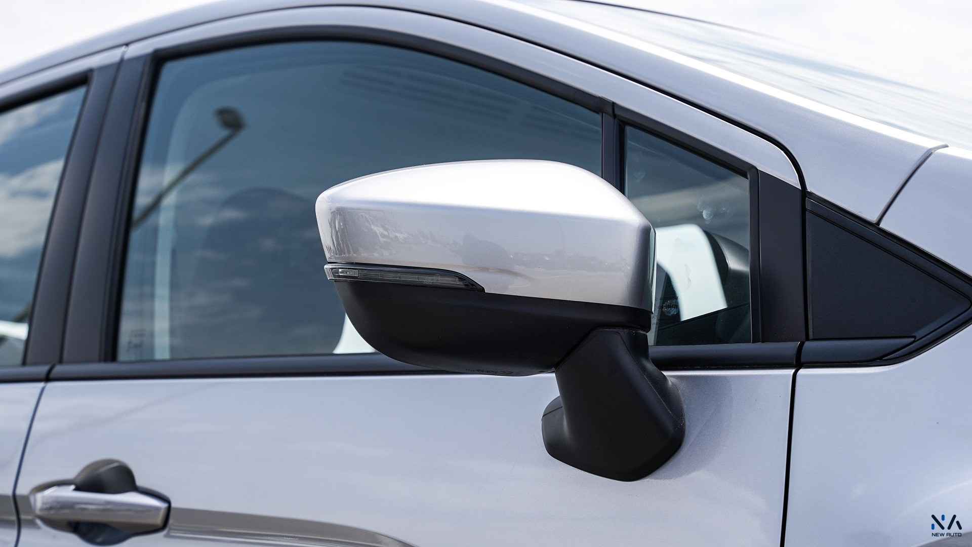 Mitsubishi  Mid-Line  Xpander (XP-ML) Silver – Black 2026