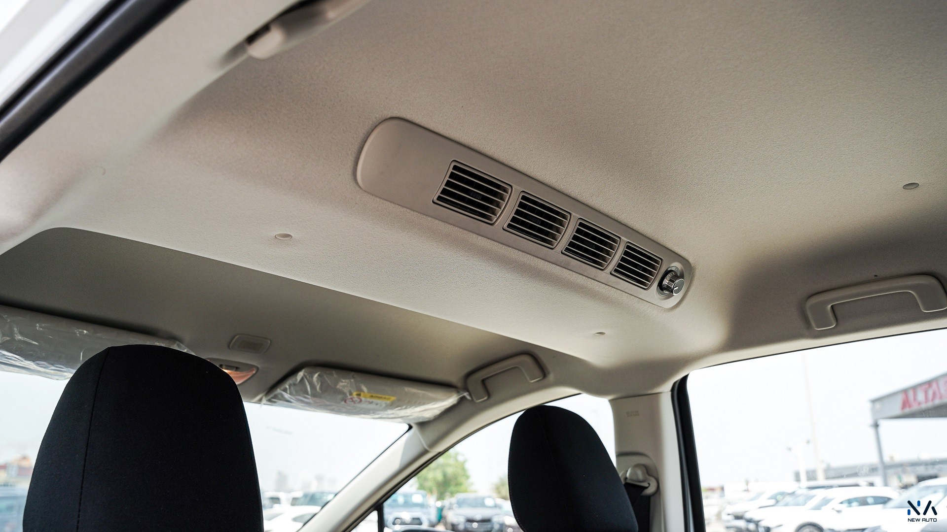 Mitsubishi Highline Xpander Cross Solid White – Burgundy & Black 2026