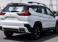 Mitsubishi Highline Xpander Cross Solid White – Burgundy & Black 2026