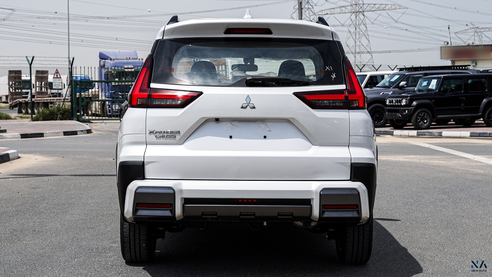 Mitsubishi Highline Xpander Cross Solid White – Burgundy & Black 2026