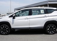 Mitsubishi Highline Xpander Cross Solid White – Burgundy & Black 2026