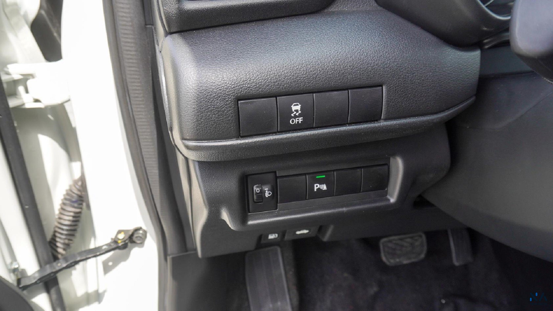 Suzuki Swift GLX (N-SWI12- P-26) White – Black 2026