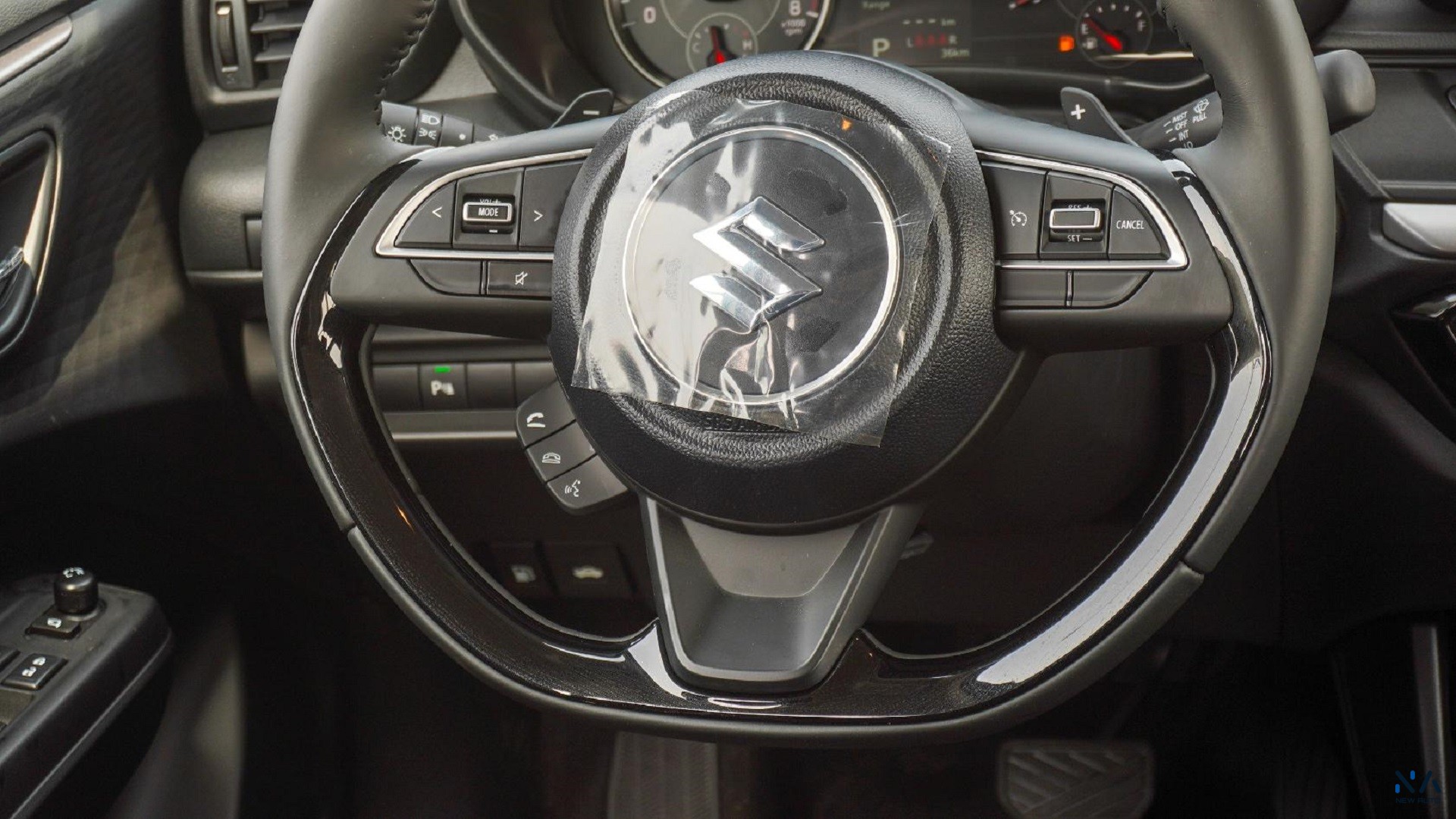 Suzuki Swift GLX (N-SWI12- P-26) White – Black 2026
