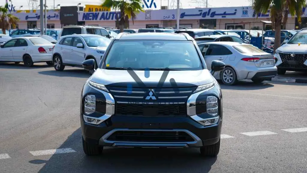 Mitsubishi Outlander Highline 2026 Diamond Black Grey Front View