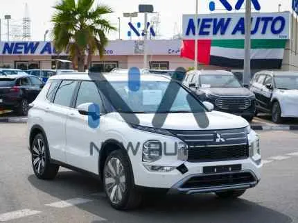 Mitsubishi Outlander Highline 2026 Solid White Black Front Side Angle