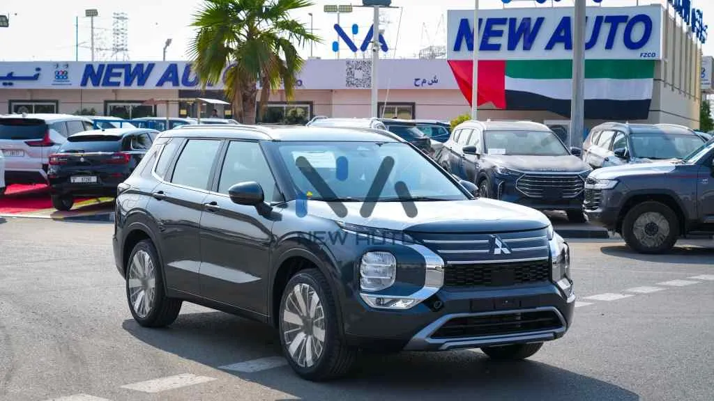 Mitsubishi Outlander Highline 2026 Grey Black Front Right Angle 1