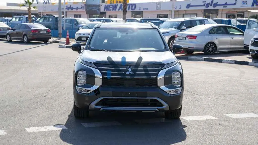 Mitsubishi Outlander Highline 2026 Grey Black Front View 1