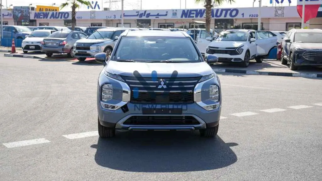 Mitsubishi Outlander Highline Moonstone Grey Black 2026 Front View